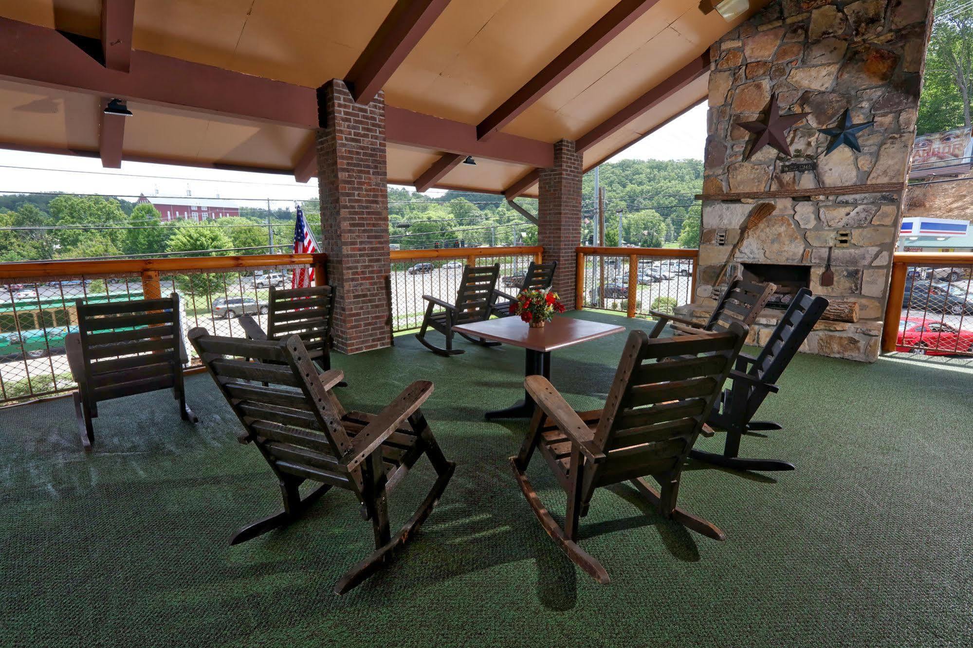 Wild Bear Inn Pigeon Forge Εξωτερικό φωτογραφία